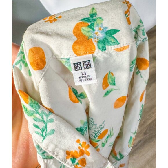 Uniqlo Oranges All-Over Print Short Sleeve Button Up Blouse - Picture 2 of 9